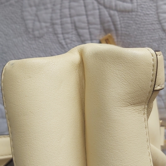Calvin Klein butter colored shoulder bag - Picture 4 of 6